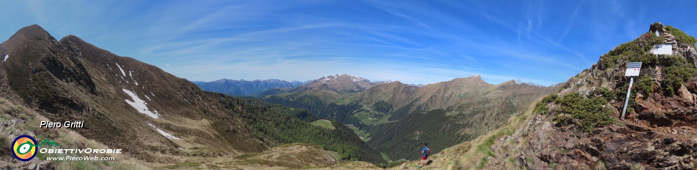 48 Dalla Forcella Rossa vista panoramica ad ovest verso la regione del San Marco.jpg